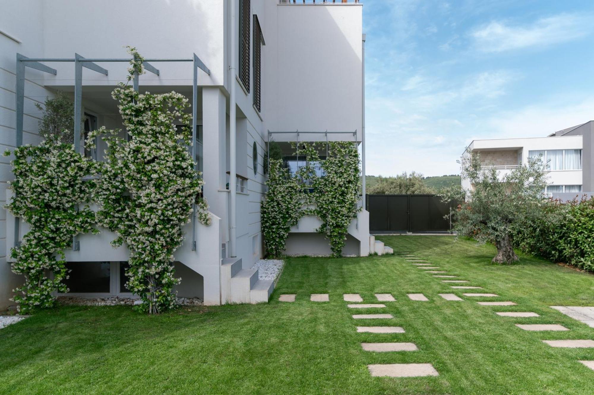 O'Live Residence - Designer Suites Bibinje Luaran gambar